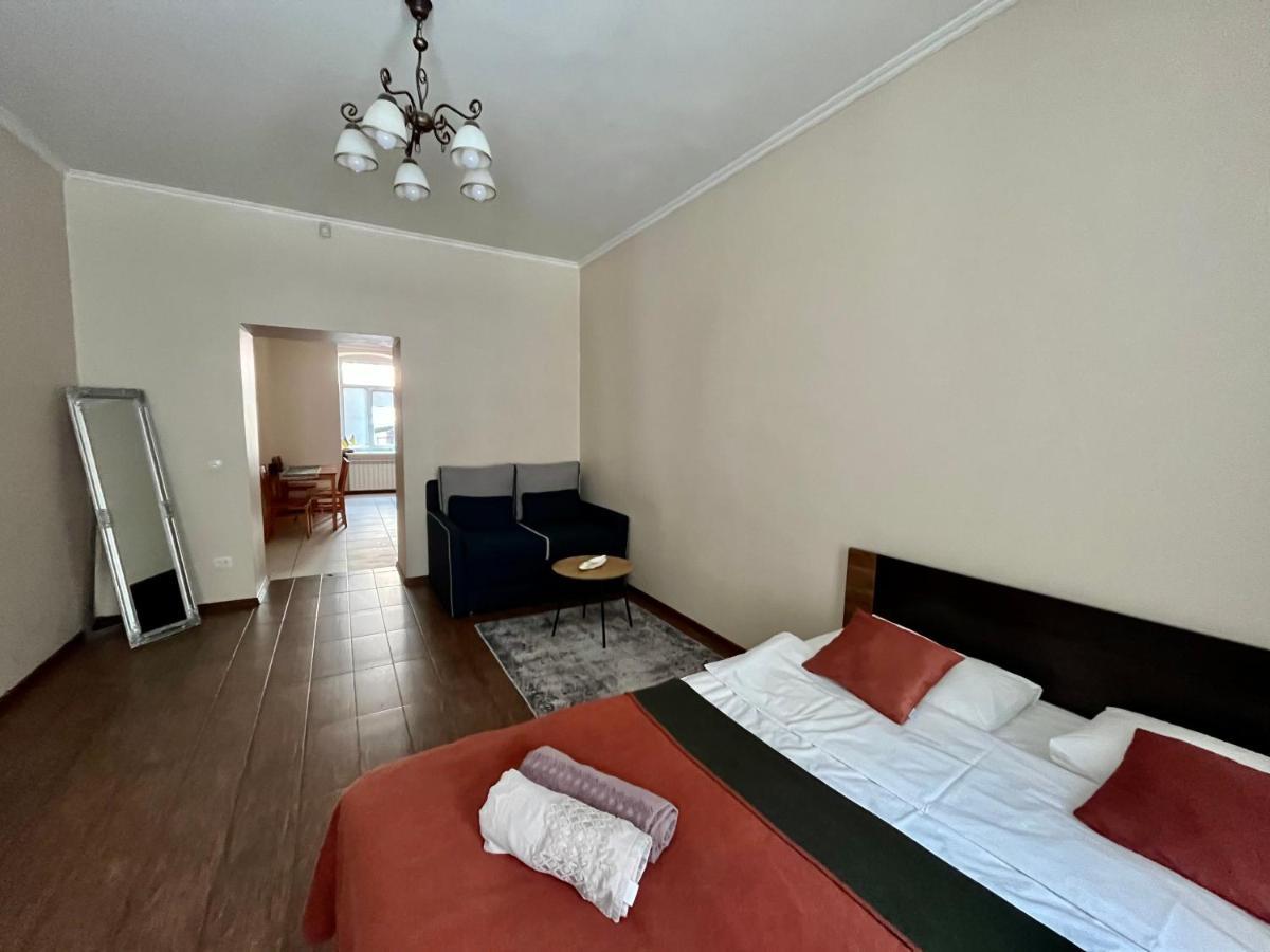 Old City Apartment With Parking Lviv Exterior photo